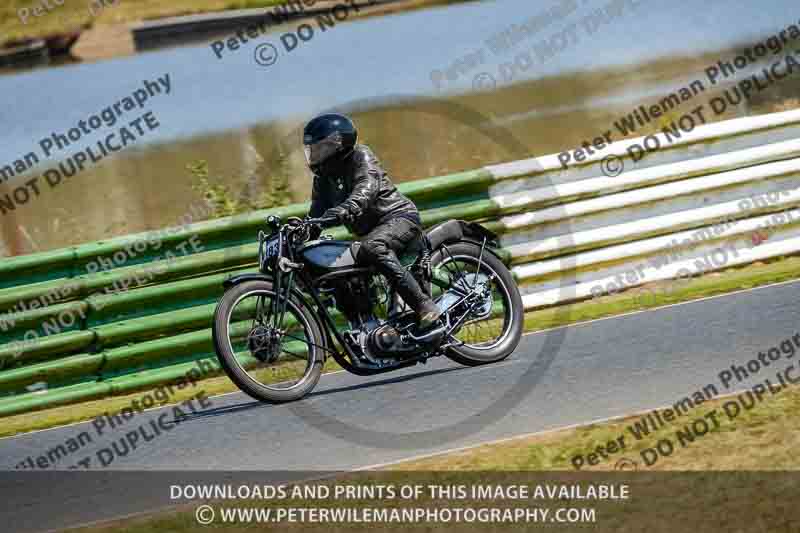 Vintage motorcycle club;eventdigitalimages;mallory park;mallory park trackday photographs;no limits trackdays;peter wileman photography;trackday digital images;trackday photos;vmcc festival 1000 bikes photographs